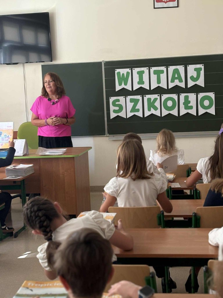 1.09.2025 - 3b z radością powitała szkołę