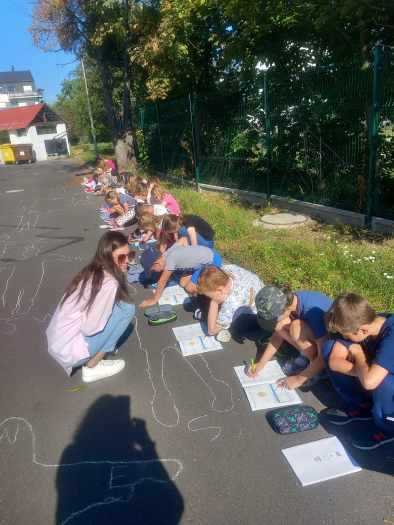 3.09.2025 - 3b na lekcji przyrody w terenie