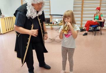 Muzyczne spotkanie z Dziadkiem Bachem - klasa 1d