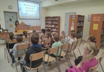 Uczniowie z 1a byli na zajęciach w bibliotece
