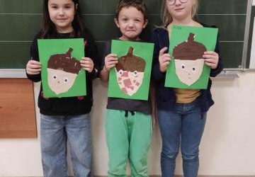 Klasa 1a wykonuje żołędzie