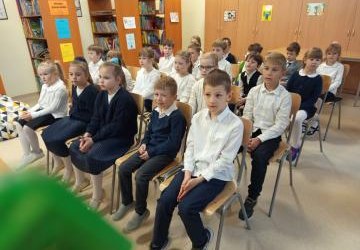 30.10.2025 - Pasowanie na czytelnika uczniów klasy 1d