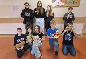 25.11.2025 - Międzynarodowy Dzień Pluszowego Misia w klasach 4-8