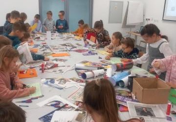 Klasa 3b na lekcji bibliotecznej w MBP nr 19