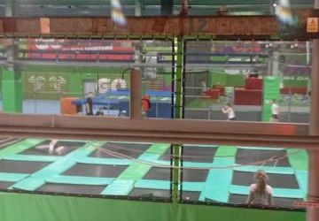Klasa 4C świętuje na sportowo w Gojump Dzień Kobiet