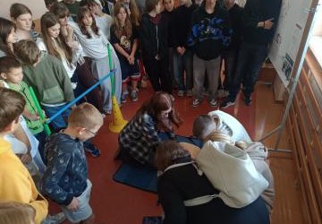Pokazy i ćwiczenia resuscytacji krążeniowo-oddechowej